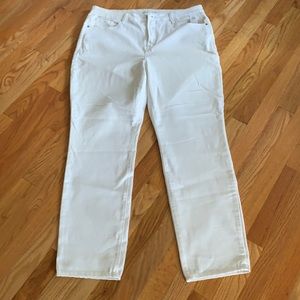 🌼OLD NAVY WHITE POWER SLIM JEANS🌼